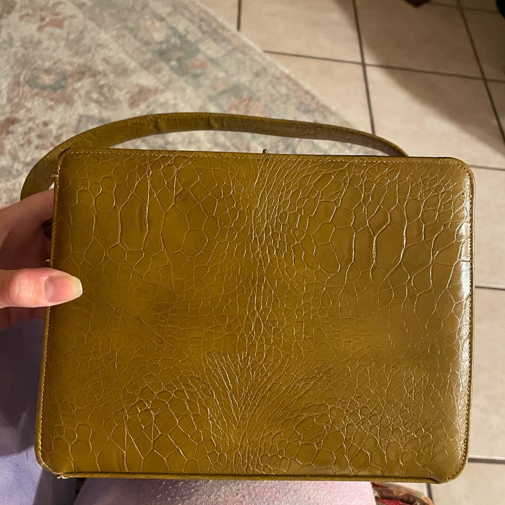 Vintage Great Condition Dobbies Light Brown Leather Bag